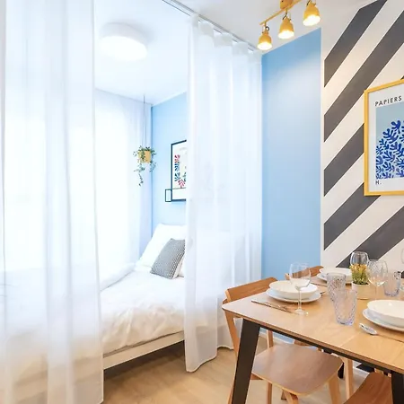 Yellow - Balcony, Free Parking, By Gravity Apartment *