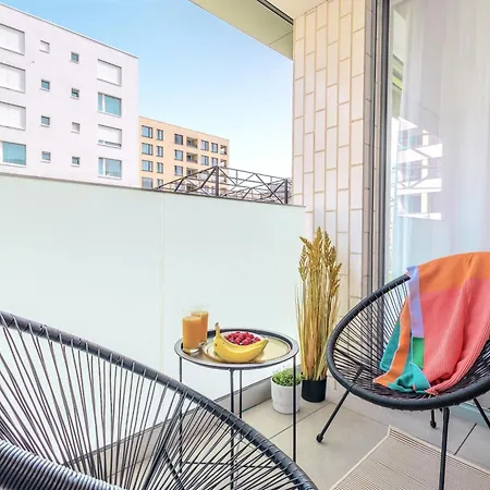 Apartment Yellow - Balcony, Free Parking, By Gravity