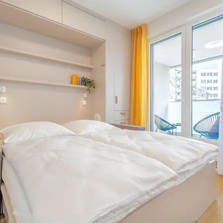 Apartment Yellow - Balcony, Free Parking, By Gravity