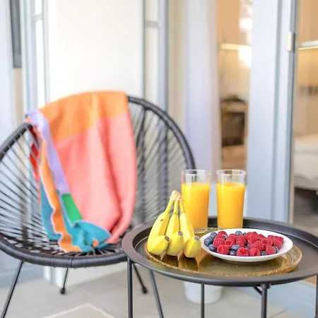 Yellow - Balcony, Free Parking, By Gravity Apartment *