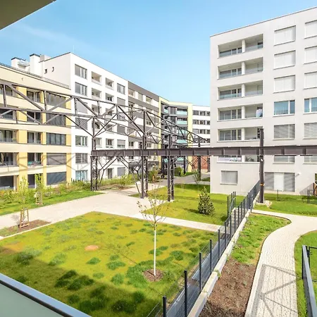 Apartment Yellow - Balcony, Free Parking, By Gravity Prague
