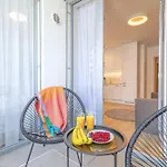 Yellow - Balcony, Free Parking, By Gravity Διαμέρισμα *