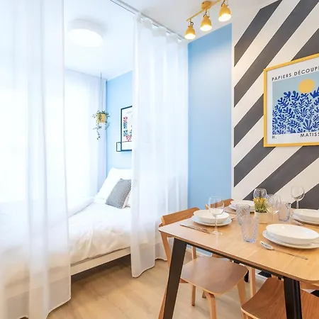 Yellow - Balcony, Free Parking, By Gravity Apartament